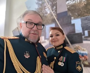 Пётр Сухов: в нашем с женой творчестве главное - эстрадная песня на основе казачьей традиции Пётр Сухов: в нашем с женой творчестве главное - эстрадная песня на основе казачьей традиции